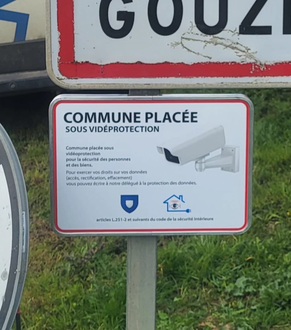 Panneau de vidéoprotection installé dans la commune de Gouzeaucourt par Parmentier Domotique