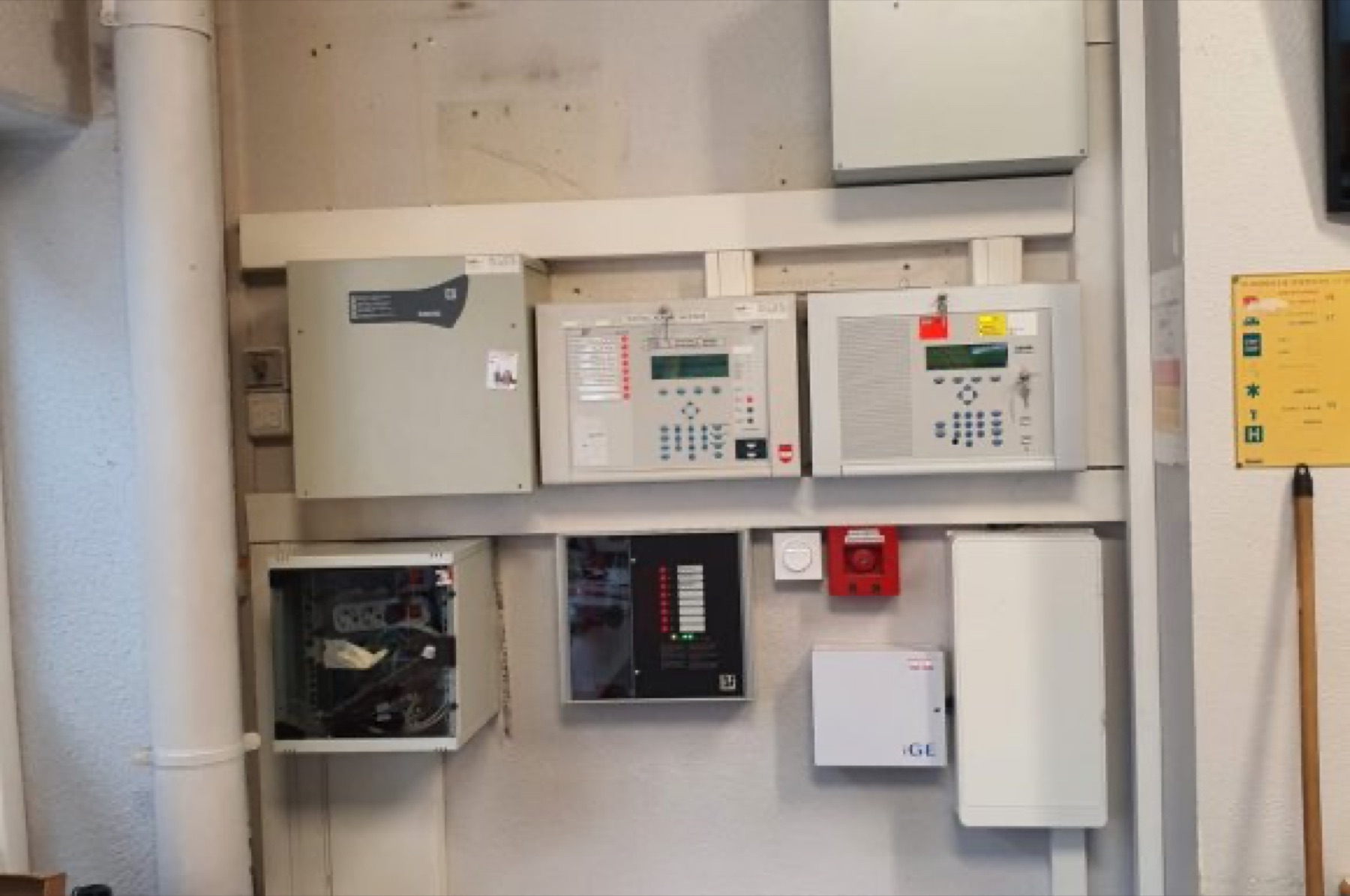 Centrale de système de sécurité incendie installée